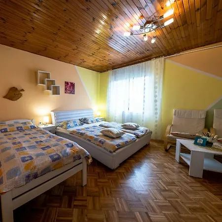 House Πανσιόν