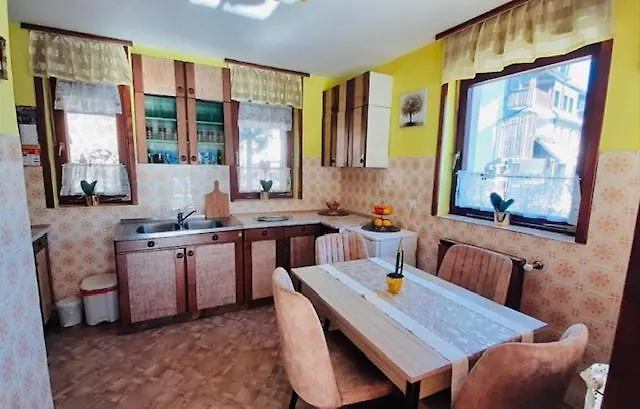 Holiday House 게스트하우스