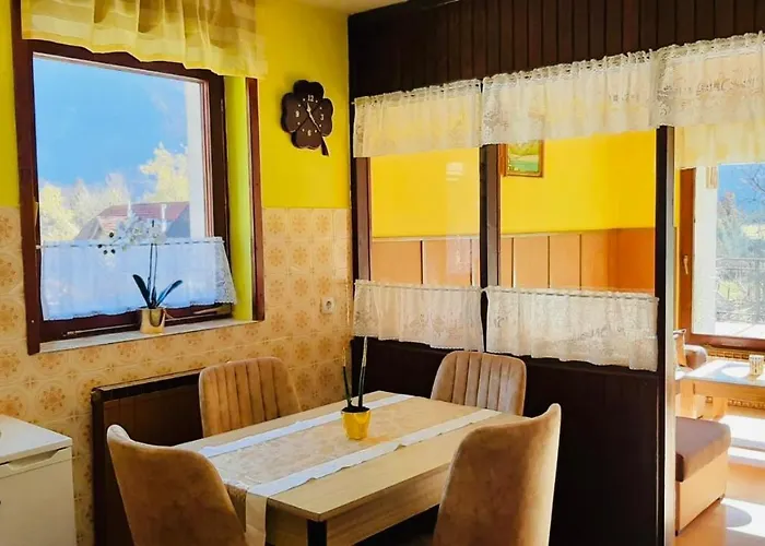 Holiday House 게스트하우스