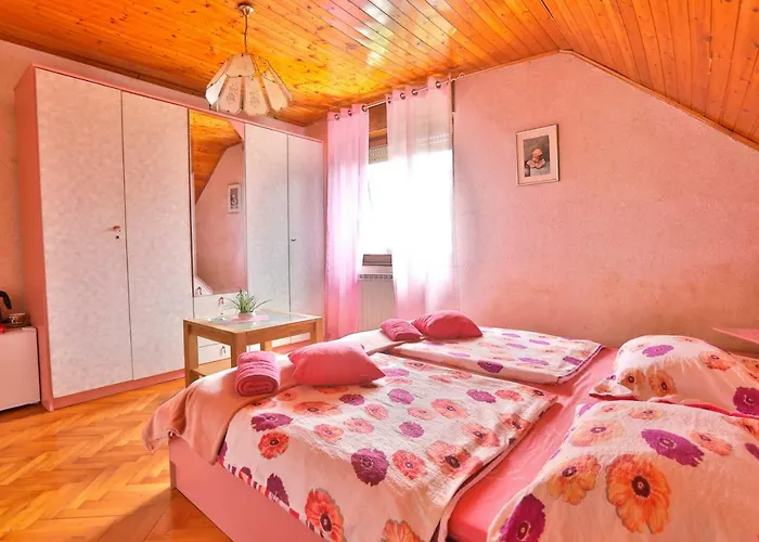 게스트하우스 Holiday House 보베츠