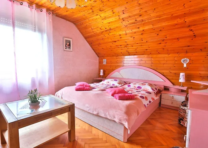 Holiday House 3* 보베츠