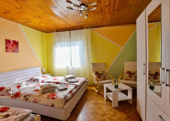 Holiday House 게스트하우스 3*